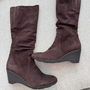 BLONDO Women’s Lizeth Tall dark brown suede waterproof wedge boots Size 9.5M